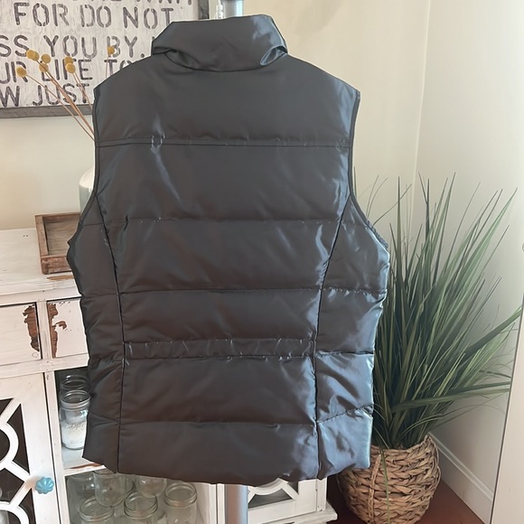 Lands End Puffy Vest.  NEW. - Picture 3 of 3